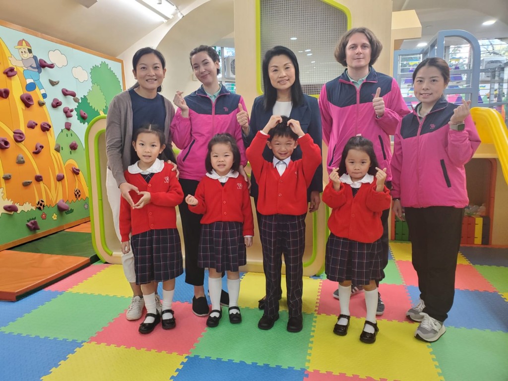 圆玄学院属下幼稚园推行新英语教学方针。学校提供