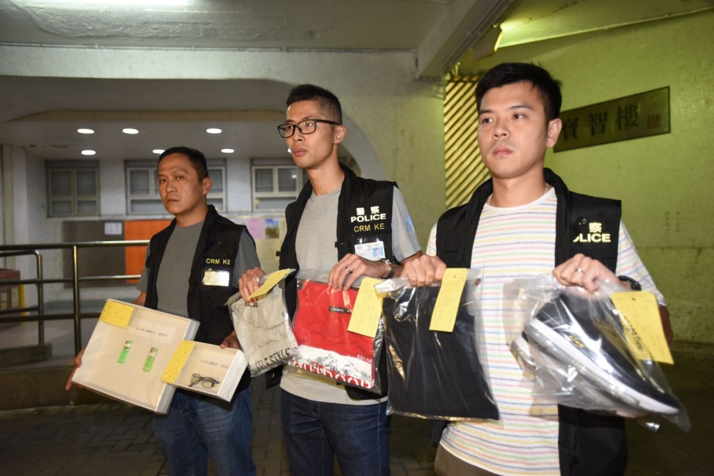 警方搜出懷疑犯案時身穿衣物