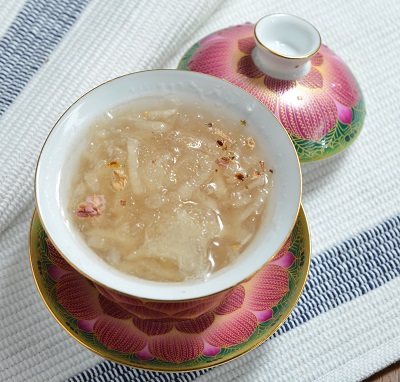 秋梨冰糖燕窩羹