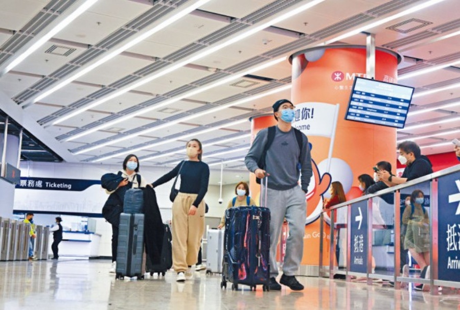 內地旅客人次與去年大致相若,錄得364 萬人次。。資料圖片 內地旅客人次與去年大致相若,錄得364 萬人次。。資料圖片