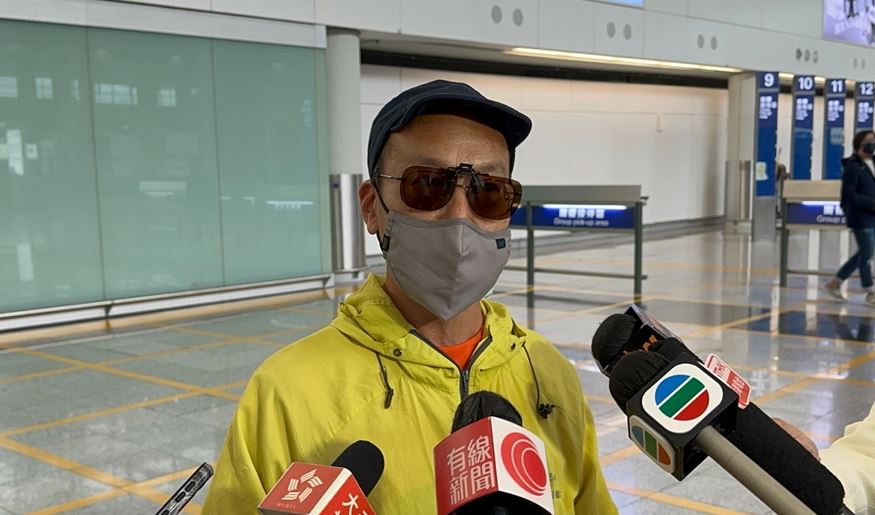 旅客唐先生形容政府取消入境检疫安排，「好方便，悭好多时间。」陈极彰摄