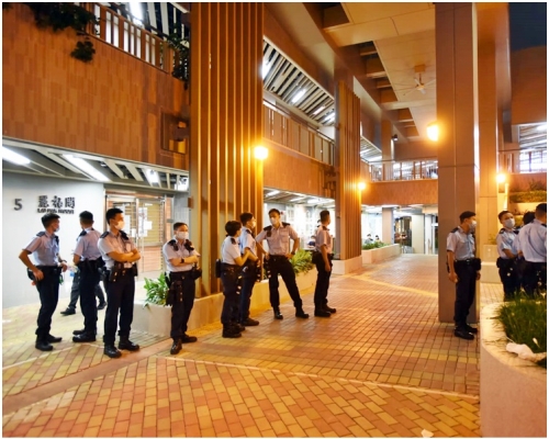 事發後警方在麗翠苑調查。資料圖片