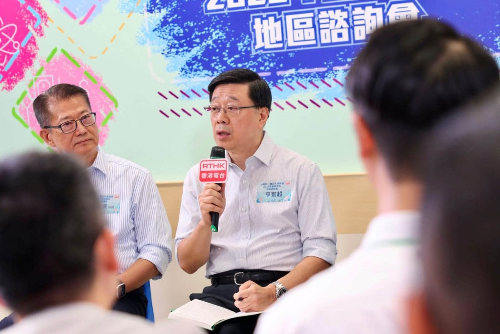 李家超指,接下來的時間繼續走入社區、凝聚共識,用心聽取市民的意見。李家超fb 李家超指,接下來的時間繼續走入社區、凝聚共識,用心聽取市民的意見。李家超fb