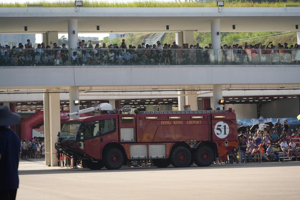 車輛巡遊。吳艷玲攝