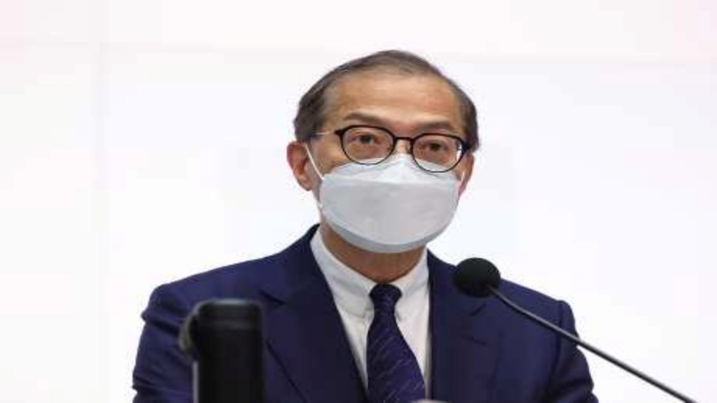 醫務衞生局局長盧寵茂今日視察伊利沙伯醫院,了解公立醫院在服務高峰期的運作情況。資料圖片