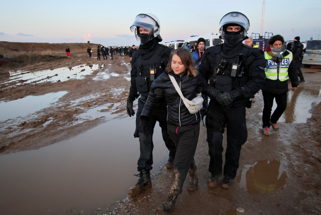 警察拘捕了瑞典環保少女通貝里。路透社