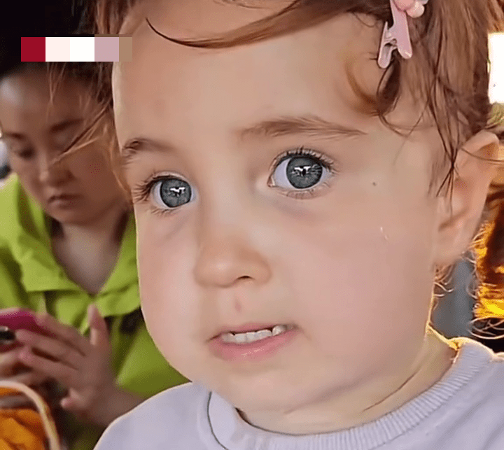 中國人爸媽生出的女兒竟呈現金髮碧眼特徵。