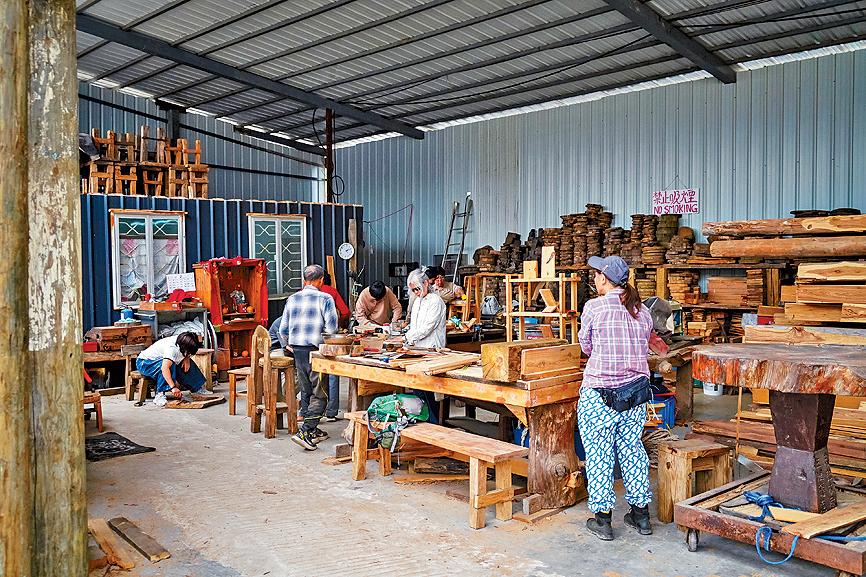 志記鎅木廠上周六重開木工班。