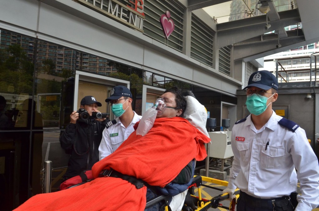 傷者送院治理。
