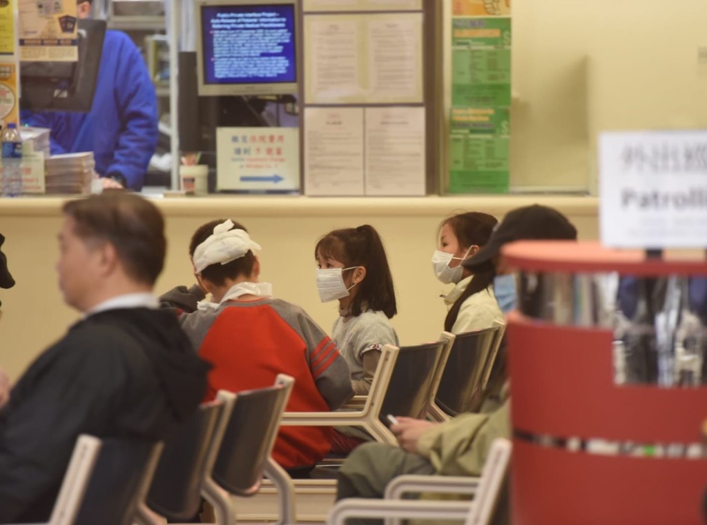 事件中，一名女子及其3名子女同告受傷送院。