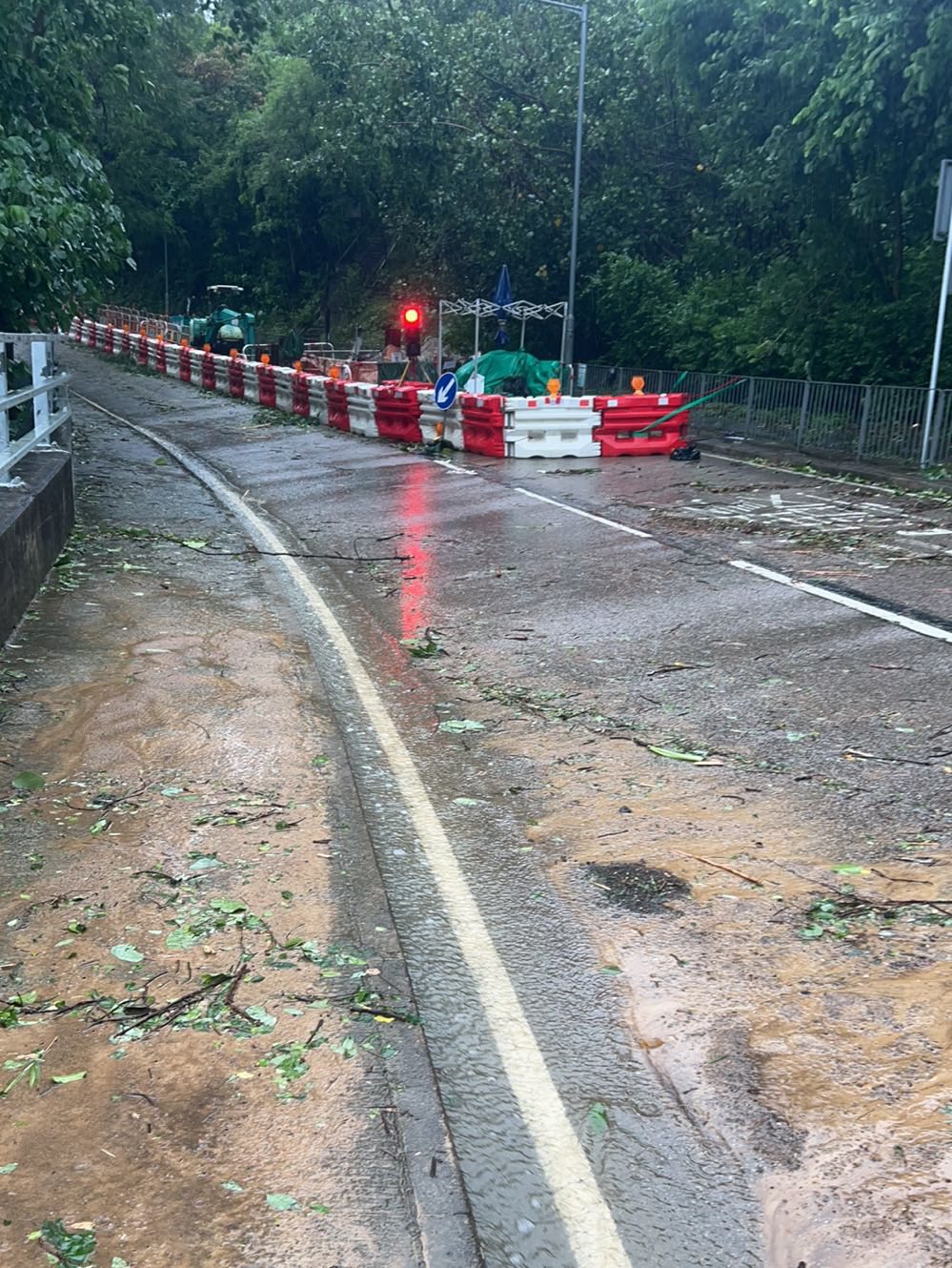 荃錦公路近木棉下村水浸個案已完成處理。下水水FB圖片