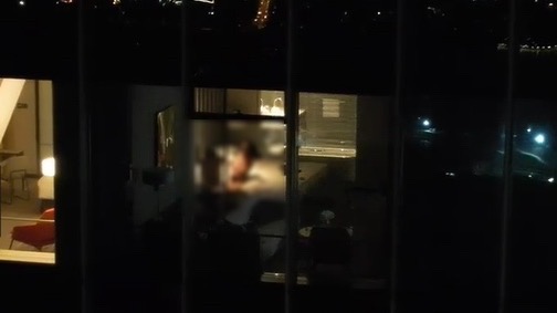 情侶入住蘇州IFC高層酒店房無拉窗簾「激戰」，被高清無人機全拍下。