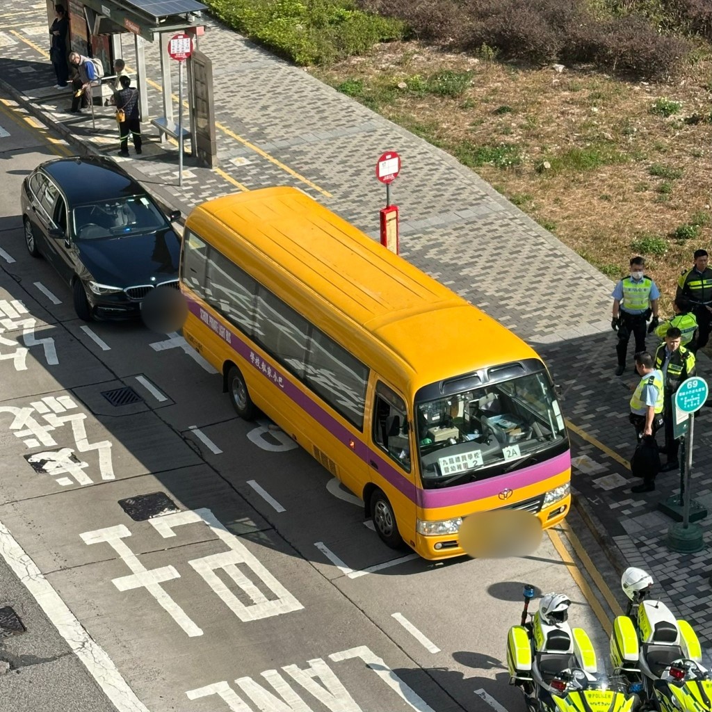 黑色私家車為警方隱形戰車。讀者提供