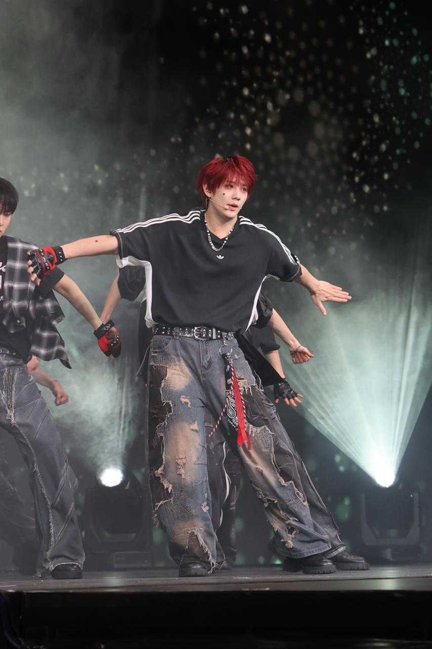 乐迷不断尖叫! 乐迷不断尖叫!