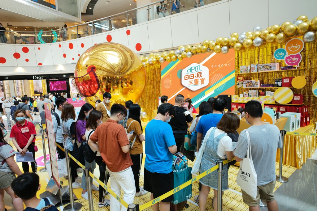 新地旗下六大商场于7月份举行「日日派三重赏」活动，送出总值超过百万元奖赏。