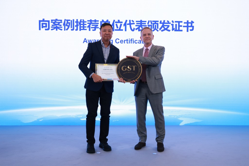 Towngas集團技術總裁暨營運總裁—綠色燃料及化工岑文輝（左）表示，VENEX的發展宗旨與可持續交通理念非常契合。