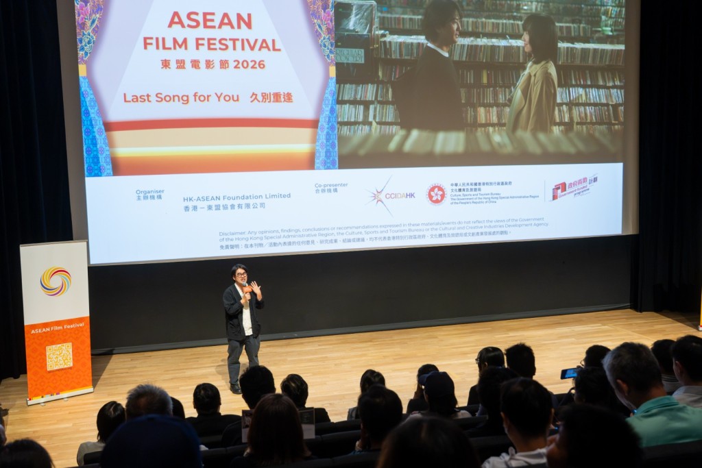 香港作品《久別重逢》獲獎導演梁禮彥 《奇思妙想:新晉導演短篇輯》導演 Adnan Al Rajeev、Ananth Subramaniam 和 Whammy Alcazaren,出席由文化體育及旅遊局文創產業發展處支持舉辦的交流及放映活動,與觀眾及業界交流創作心得。 香港作品《久別重逢》獲獎導演梁禮彥 《奇思妙想:新晉導演短篇輯》導演 Adnan Al Rajeev、Ananth Subramaniam 和 Whammy Alcazaren,出席由文化體育及旅遊局文創產業發展處支持舉辦的交流及放映活動,與觀眾及業界交流創作心得。