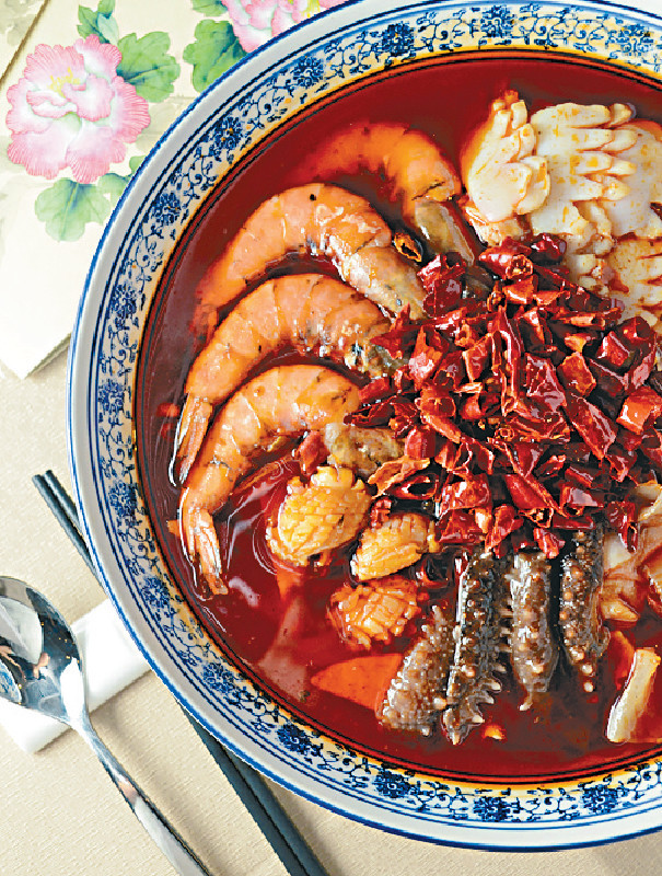 ■毛血旺材料日趨講究，成為豐盛的桌上精品。
