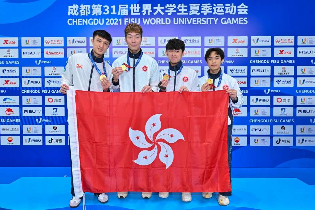 香港男子花劍隊奪得歷史性團體金牌。(香港大專體育協會)