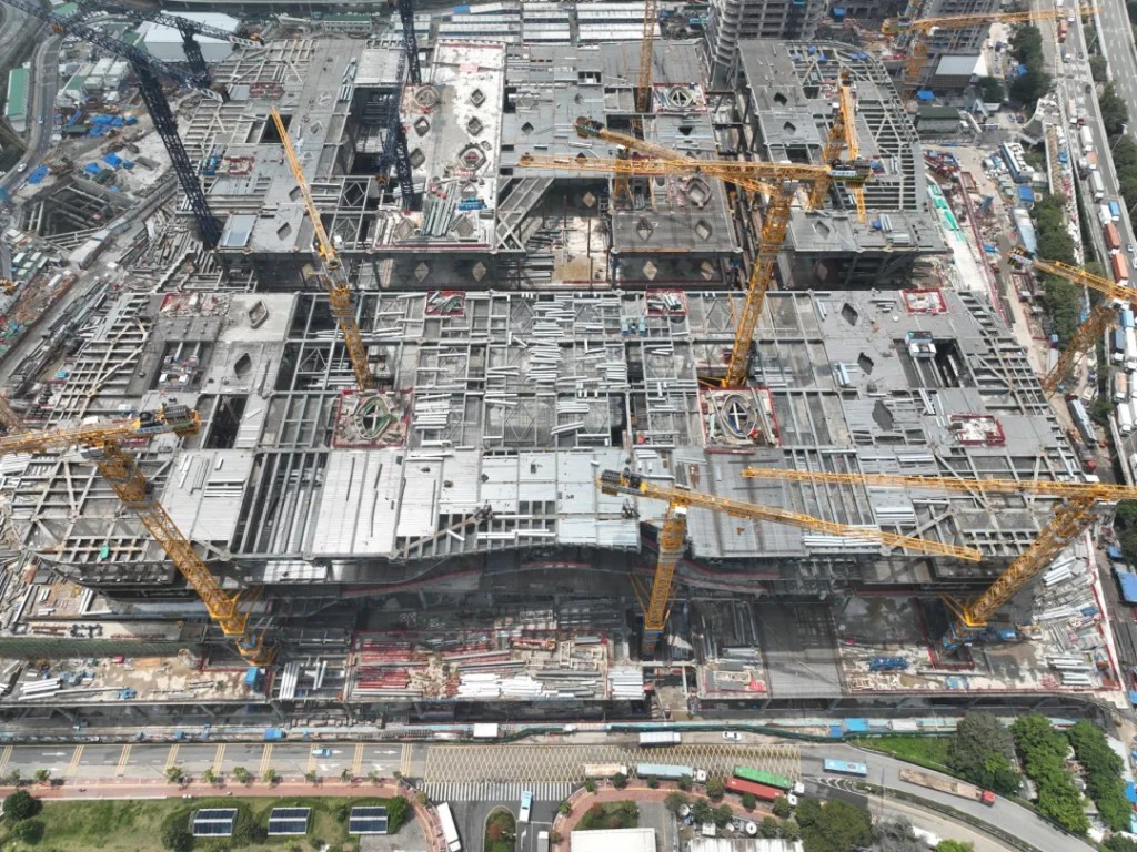 皇崗口岸重建工程料今年完成。《深圳特區報》 皇崗口岸重建工程料今年完成。《深圳特區報》