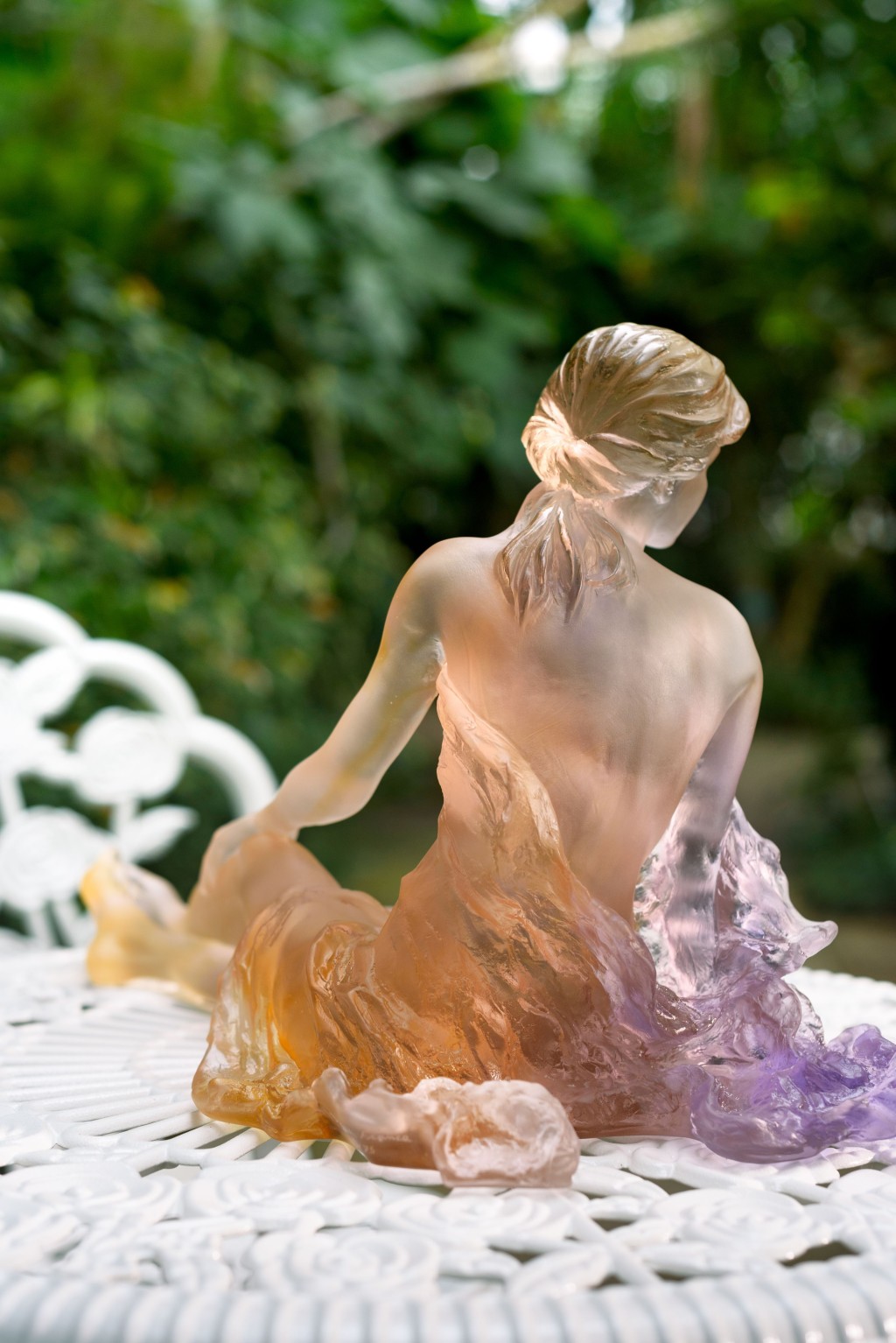 《Amber Pink Vent Léger輕風》設計源於Daum與中國雕塑藝術家羅麗蓉合作的經典作品《Vent Léger輕風》，今年以全新琥珀粉版亮相，限量75件。（$132,880）