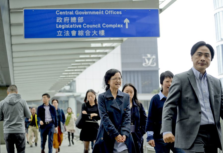 根據慣例，低級公務員加薪幅度會與中級公務員睇齊。資料圖片