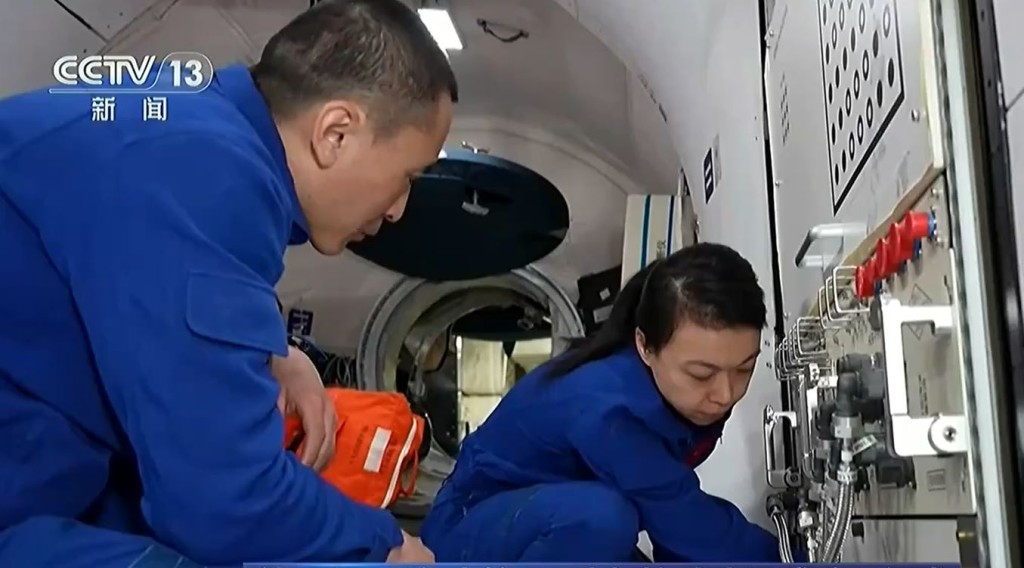 黎家盈经过长时间刻苦训练，终于获选成为太空人。央视