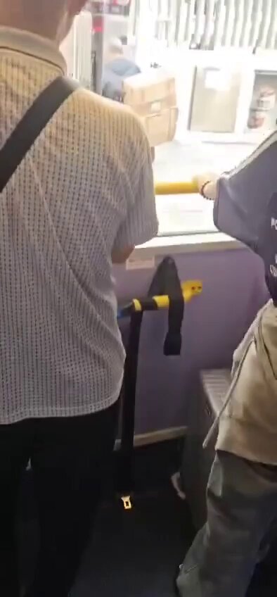 大叔順利落車。fb「屯門友」截圖 大叔順利落車。fb「屯門友」截圖