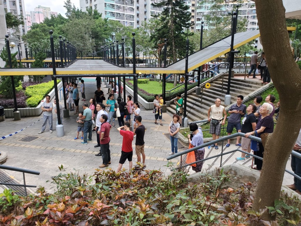 事件中無人受傷,火警期間近30名住客要疏散。 林思明攝