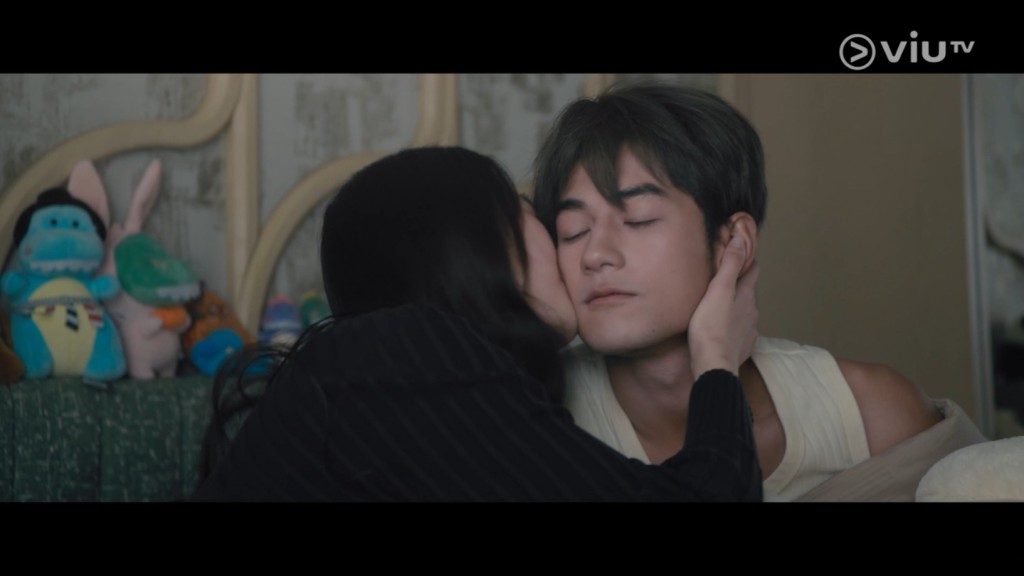 林愷鈴錫魏浚笙臉頰。 林愷鈴錫魏浚笙臉頰。
