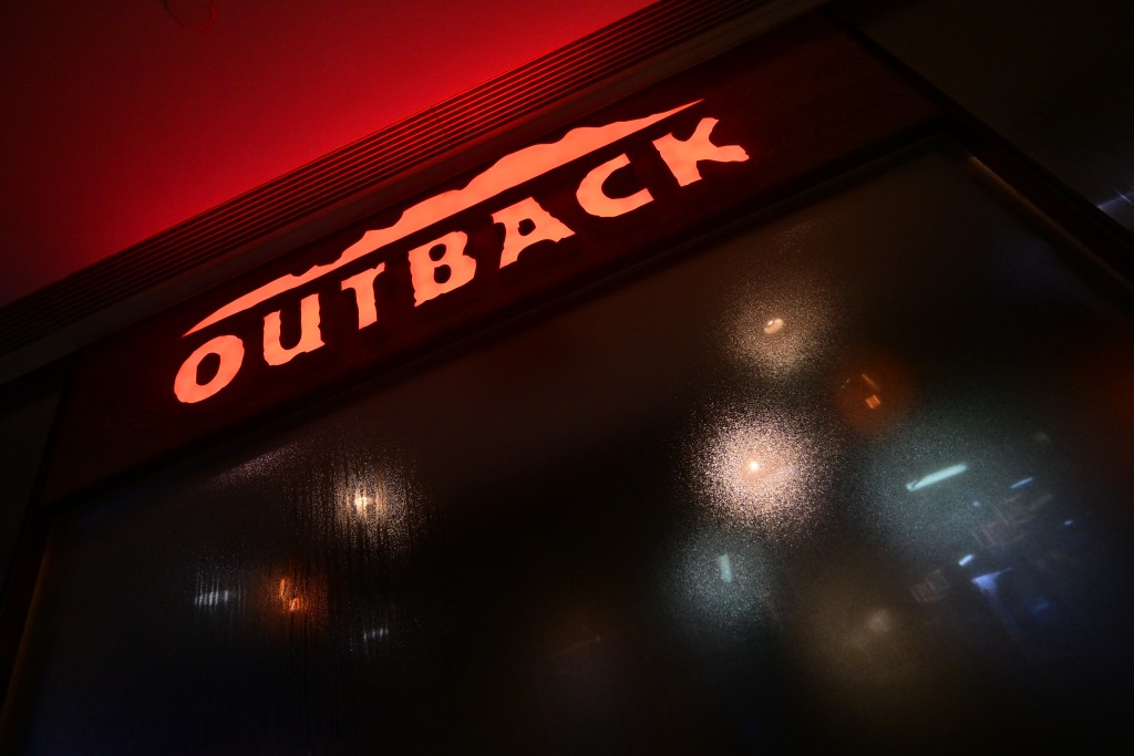 拥有19间分店的连锁扒房Outback Steakhouse宣布，将终止营运在香港的其中9间分店。陈极彰摄