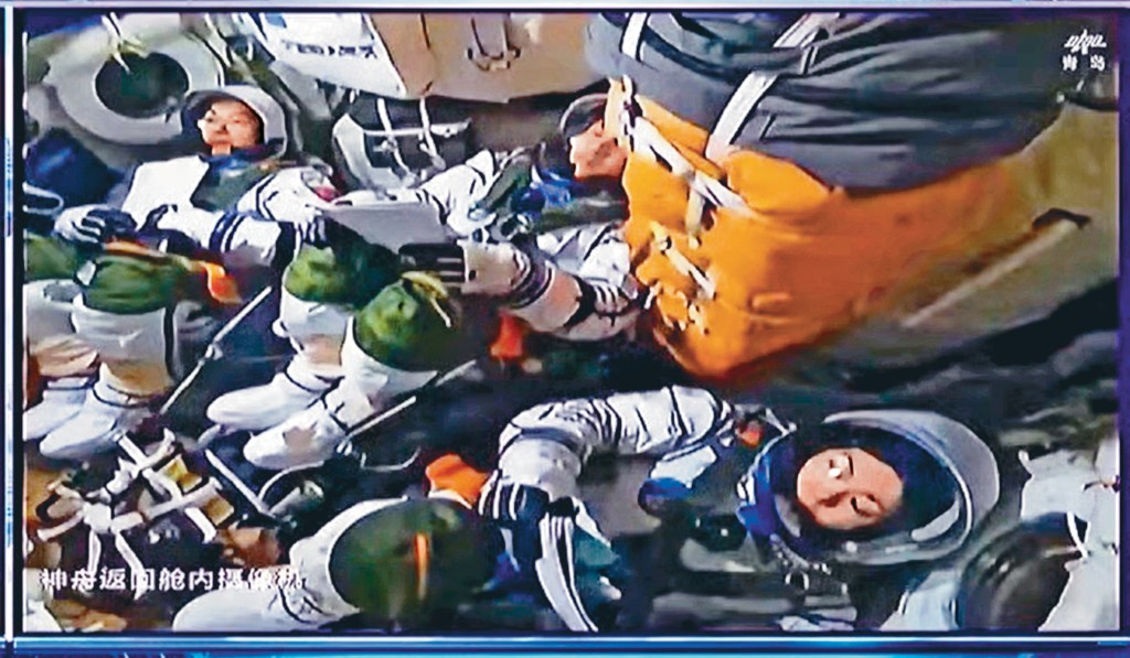香港首位太空人及國家第4位女太空人黎家盈（右），昨晚隨神舟二十三號飛船升空，順利進入預定軌道。