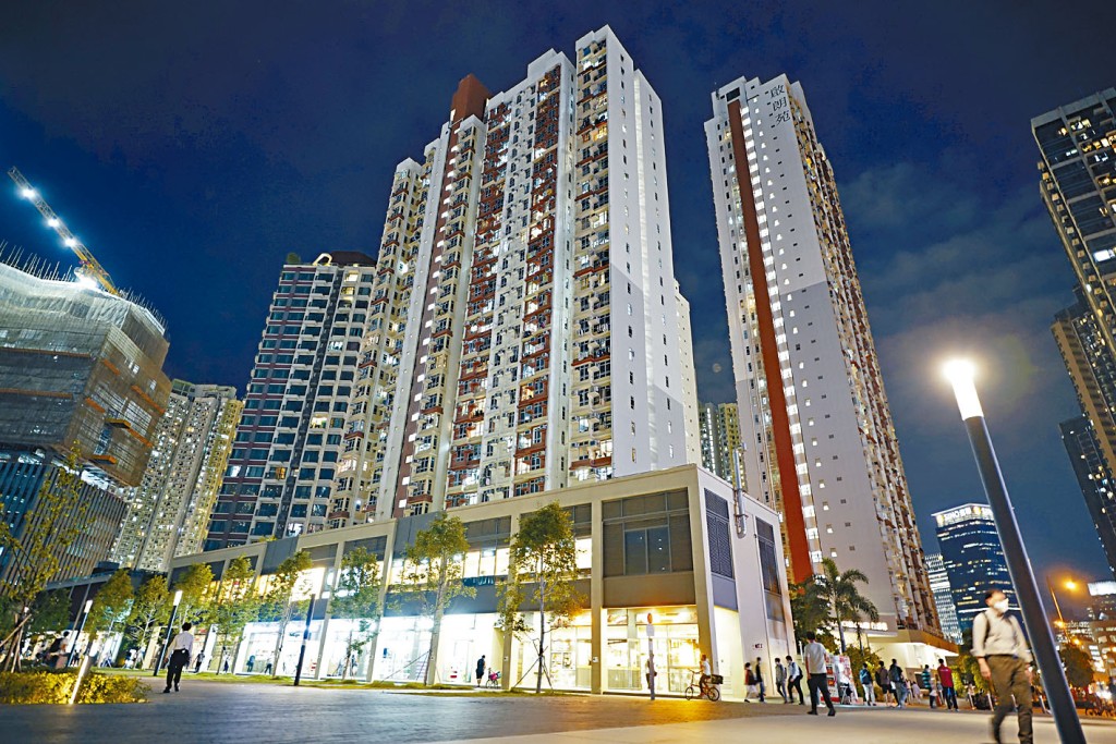 啟德啟朗苑一個開放式單位以呎價一萬四千六百五十元易手，膺九龍區未補地價呎價居屋王。