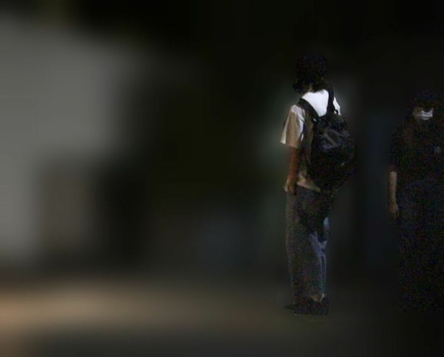 山崎賢人在廣瀨鈴生日前到女方家中等候，之後二人再駕車外出。