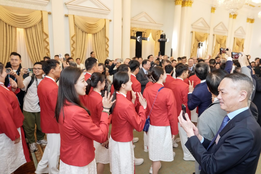 國家隊運動員到禮賓府出席歡迎儀式。