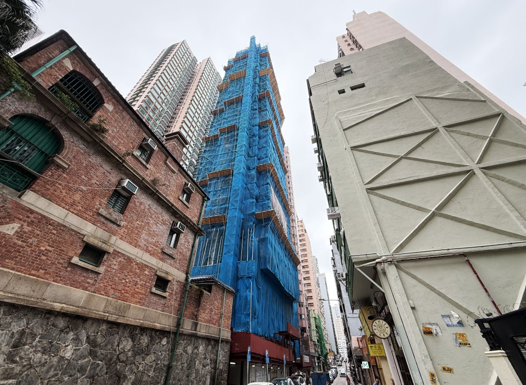 集團去年重點推售西營盤項目半山名滙已全數售罄，最高成交呎價達4.5萬，全盤合共套現近10億。