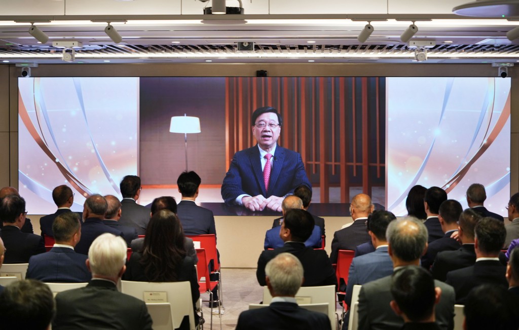 李家超以視像致辭。