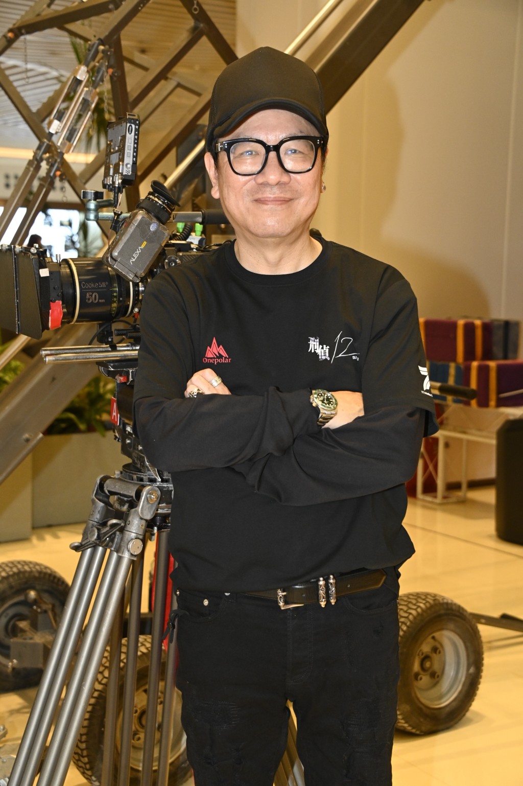 监制锺澍佳现时拍摄《刑侦12》外还要兼顾《巨塔之后》，他表示很辛苦，但必须在今年内完成。
