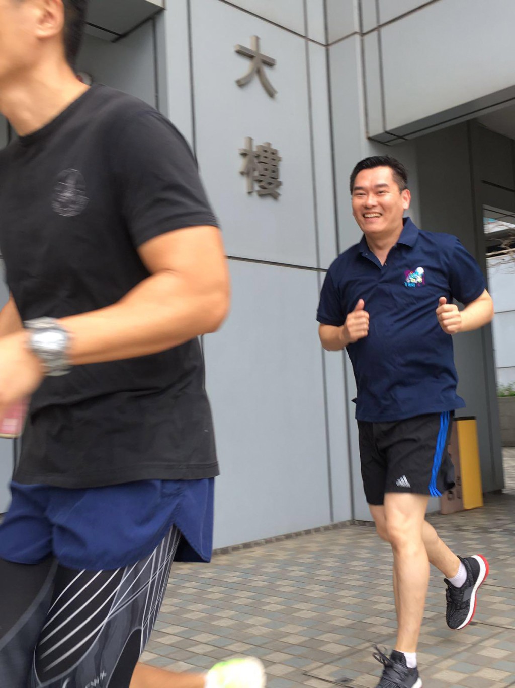 警務處副處長 (國家安全)簡啟恩在工餘時間亦保持運動,提倡健康生活。 警務處副處長 (國家安全)簡啟恩在工餘時間亦保持運動,提倡健康生活。