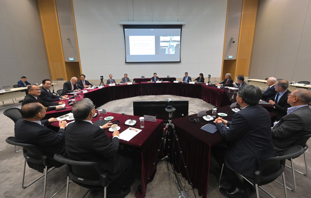 行政長官李家超2023年3月23日在政府總部主持特首顧問團首次會議。政府新聞處 行政長官李家超2023年3月23日在政府總部主持特首顧問團首次會議。政府新聞處