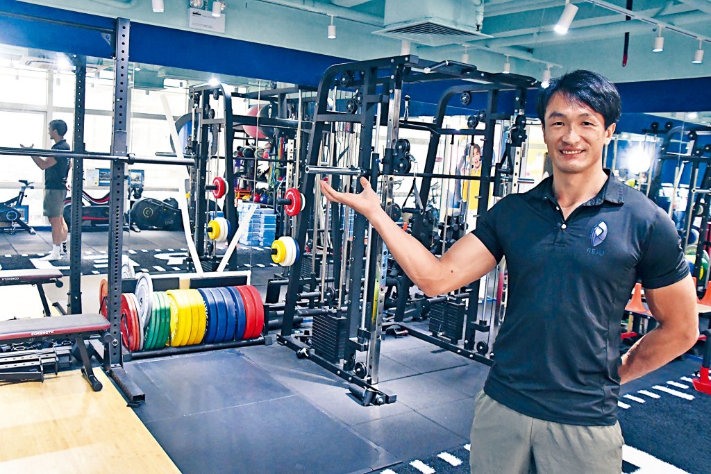 港欖主力姚錦成與朋友合資開設治療中心，向運動員及普羅大眾提供一站式療傷服務。