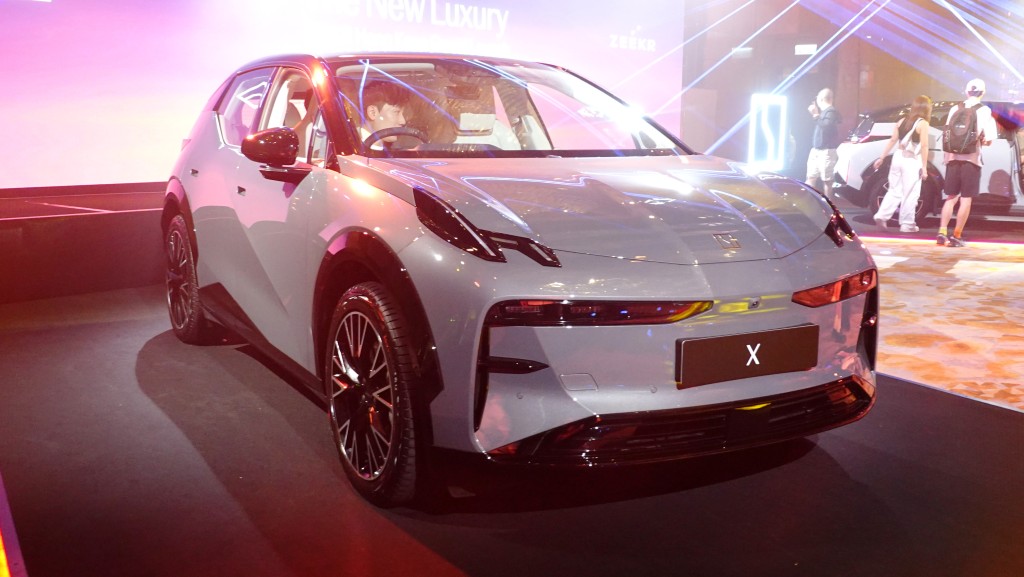 港版極氪Zeekr X電動車入門單馬達後驅版「一換一」售價$249,900起。