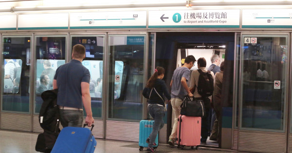 連同今次新增的服務，由本周四起，機場快綫香港站及九龍站均分別有國泰航空及香港航空提供的市區預辦登機服務。資料圖片