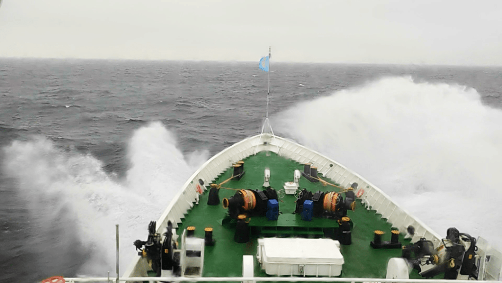「海巡06」台湾海峡中部水域巡航 。福建海事微信公众号