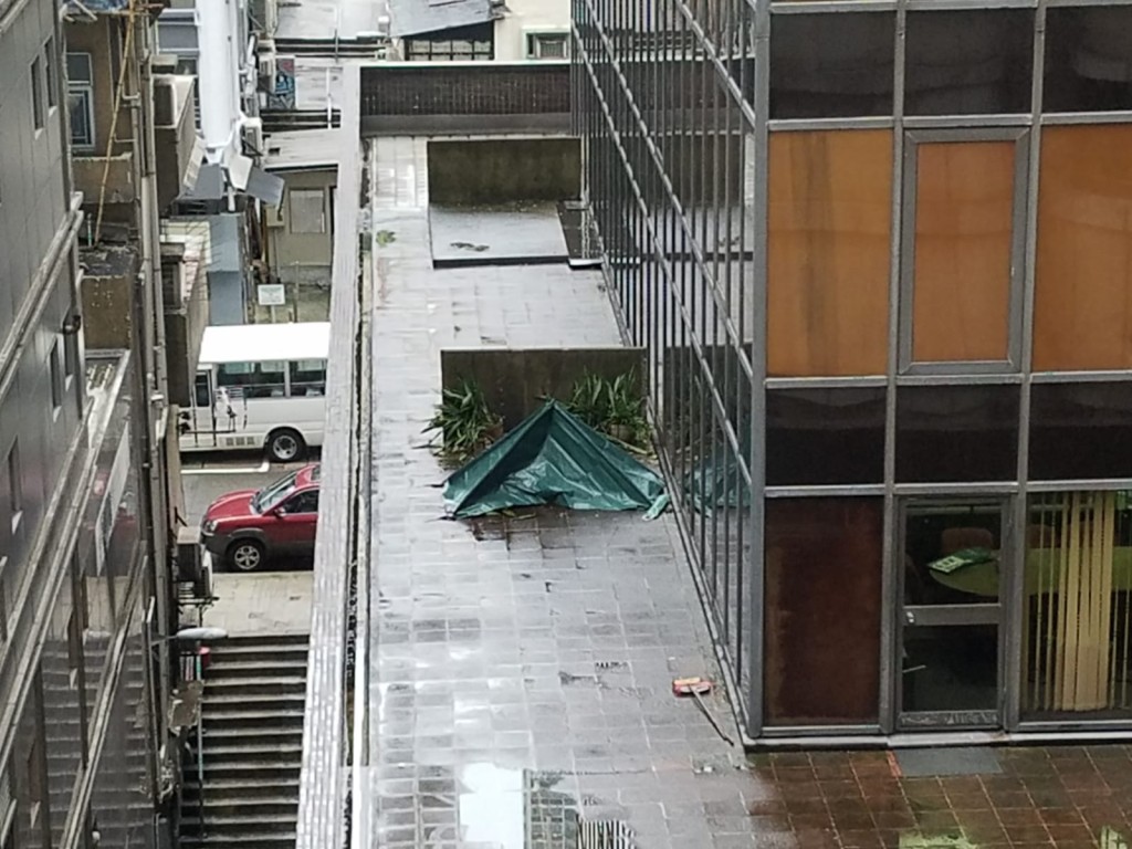 男事主跳樓墮斃。
