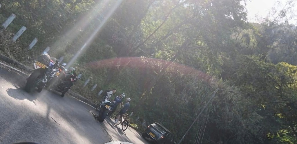 私家車撞電單車,鐵騎士輕傷。網上圖片 私家車撞電單車,鐵騎士輕傷。網上圖片