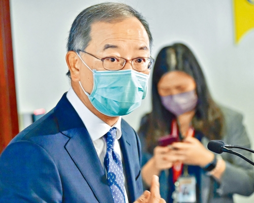 金管局昨公布首批理財通業務的香港銀行名單,總裁余偉文表示,非常高興見到多家銀行已完成相關準備工作。