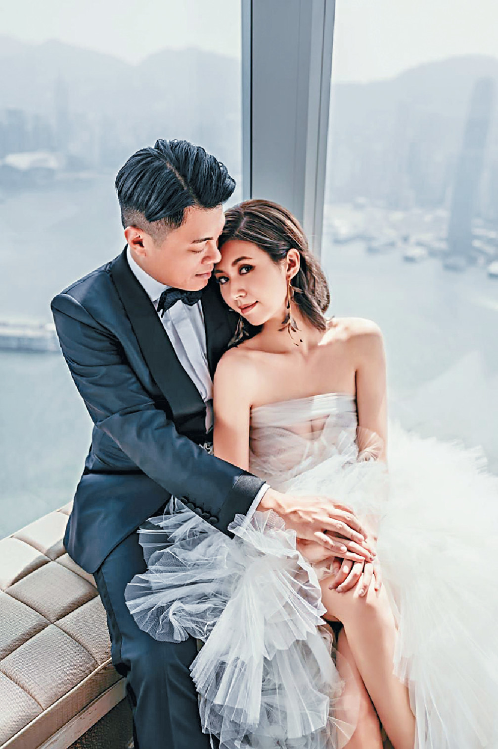 笑得好甜
■挨住王大權膊頭，張秀文一臉幸福。