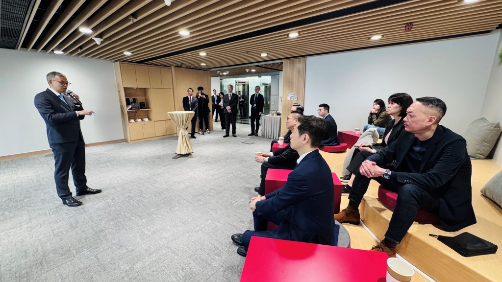 廉政專員胡英明逐一簡介廉署執法、預防、教育和國際合作等工作。廉署圖片 廉政專員胡英明逐一簡介廉署執法、預防、教育和國際合作等工作。廉署圖片