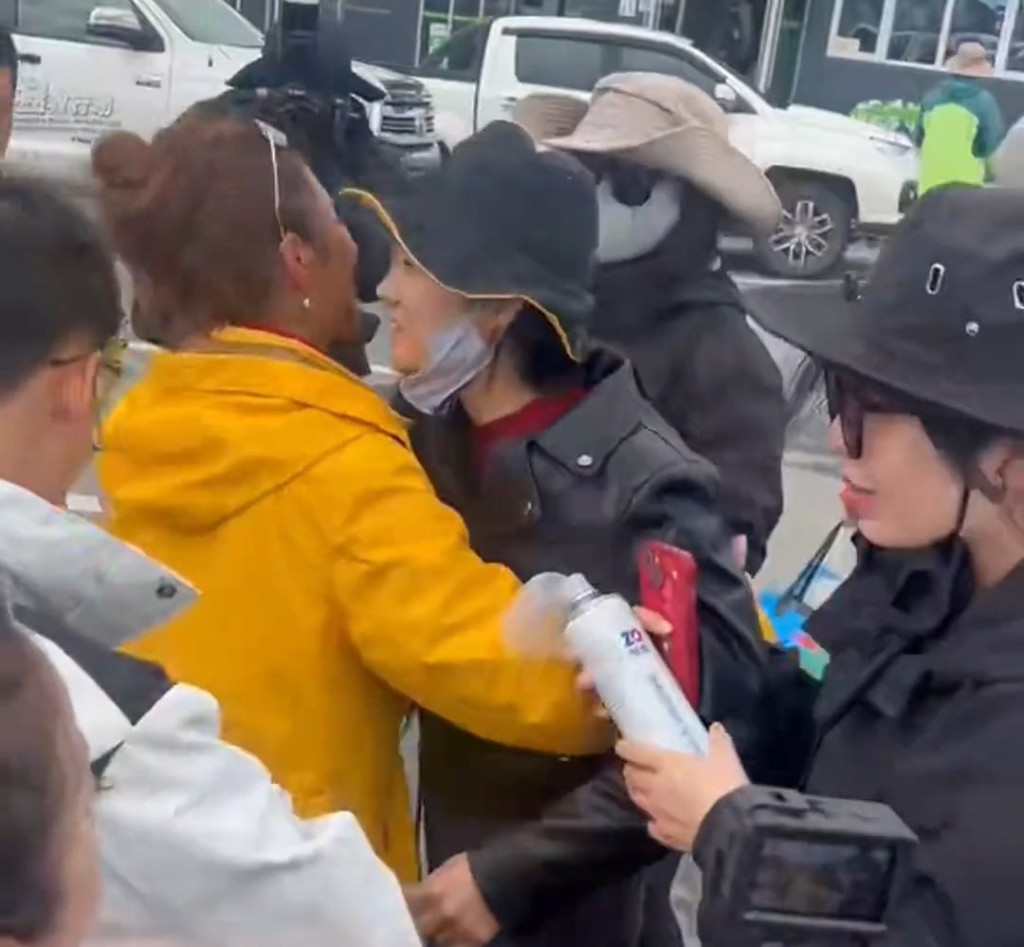 身體不適的遊客吸氧後情況好轉。抖音@聖潔甘孜 身體不適的遊客吸氧後情況好轉。抖音@聖潔甘孜